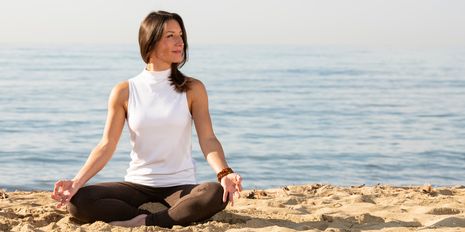 alltours - Fitnessanimation - Yoga am Strand