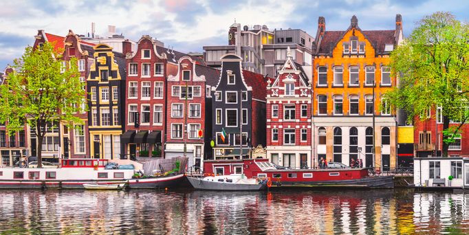 Häuser an einer Gracht in Amsterdam 