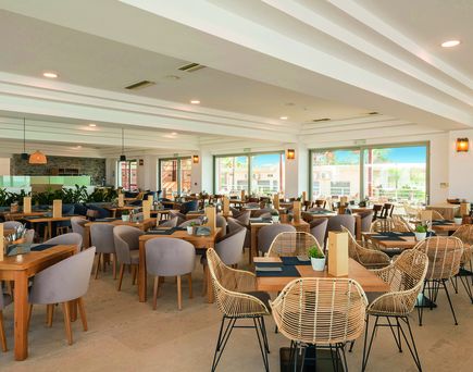 allsun Hotels. Modern eingerichtetes Restaurant 