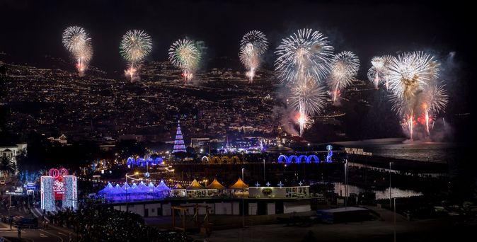Madeira Silvesterfeuerwerk in der Weihnachtszeit