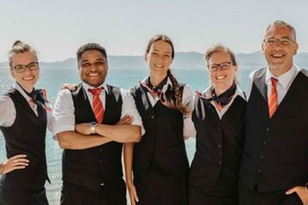 Reiseleitergruppe in Uniform
