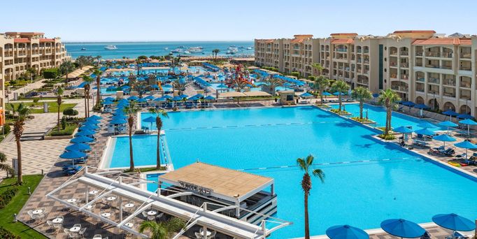 Pickalbatros White Beach Resort