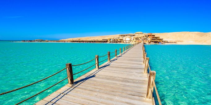 Ägypten-Urlaub für den Winter 2025/26, weiter Sandstrand, türkisblaues Wasser