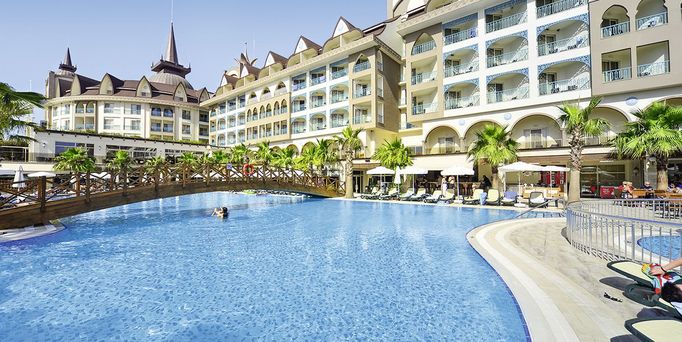 Hotel Side Crown Palace