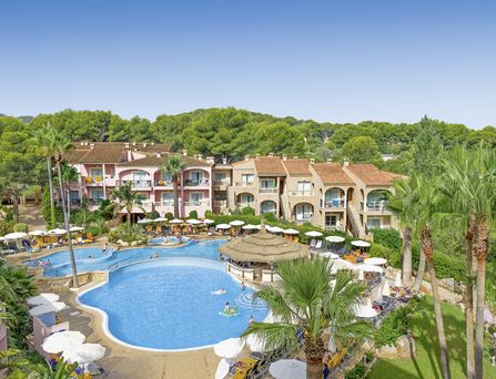 allsun Hotels. Hotelanlage mit Poollandschaft 