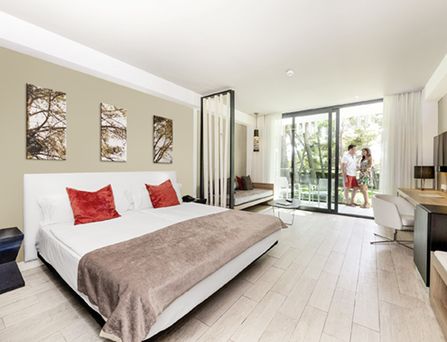 allsun Hotels. Modern eingerichtetes Zimmer 