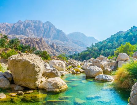 Oman, Winterurlaub 2025/26, Canyon, Berge, Fluss, klares Wasser