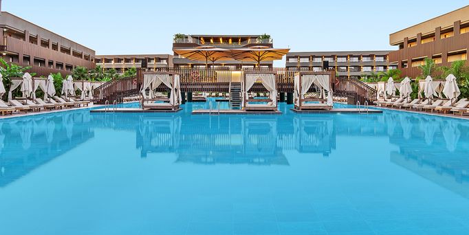 Jacaranda Luxury Resort