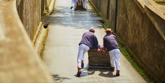 Toboggan-Fahrt auf Madeira